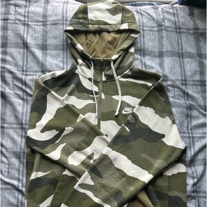 Nike Size Medium Sportswear Club Full Zip Army Green Camouflage Hoodie